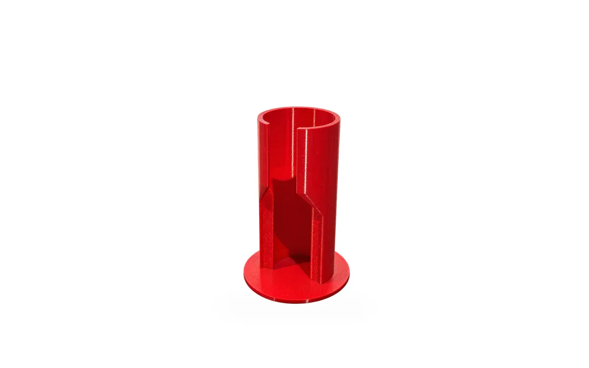 Base roja de carga para lata de refrigerante, vista frontal sobre fondo blanco