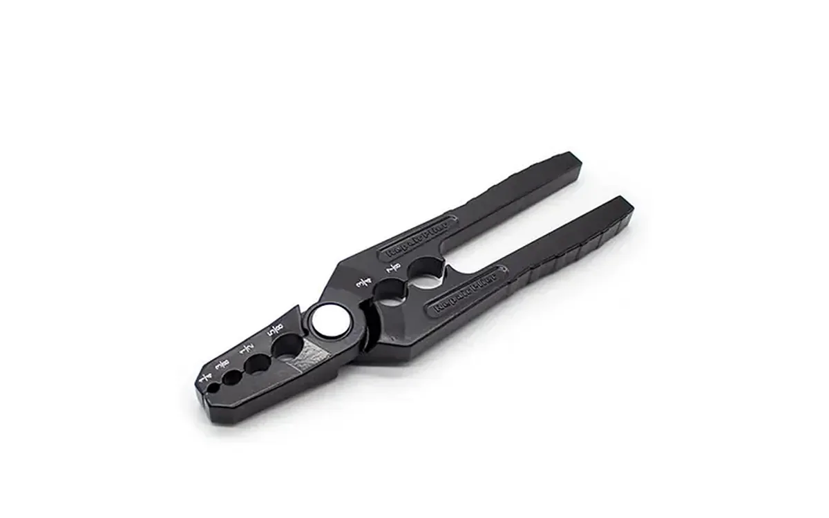 Pinza negra Cooltech GGT-DG301 para redondear caños de 1/4 a 7/8 sobre fondo blanco