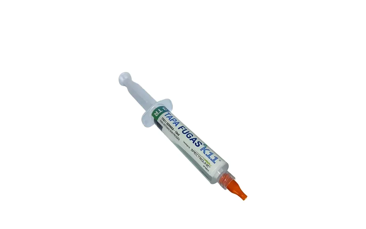 Jeringa Tapa Fugas K11 de 10 ml con punta naranja sobre fondo blanco