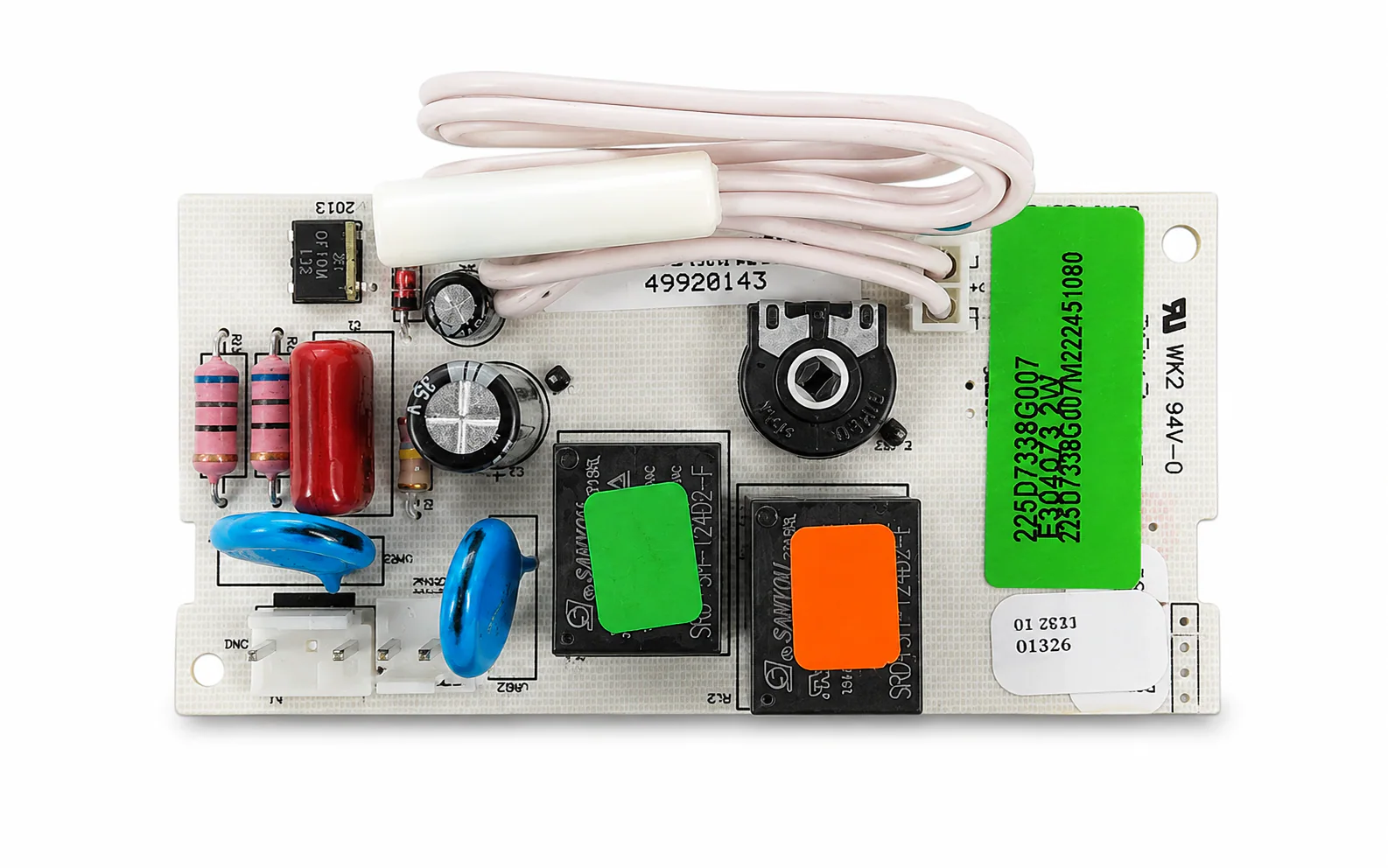 Plaqueta electrónica de control para heladera Patrick HPK310 y HPK350 con conexiones y cable de sensor.